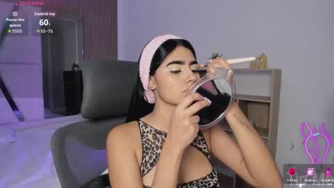 bellaastorm online show from September 2025 12:54:01 PM