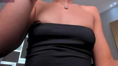 Snapshot of bellacarteer_ chatting on October 2025 12:23:01 PM Bella C online show from October 2025 12:23:01 PM