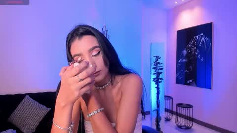 Snapshot of bellacarteer_ chatting on November 2025 12:04:01 PM Bella C online show from November 2025 12:04:01 PM