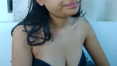 bellacrystall online show from March 2026 04:25:02 AM