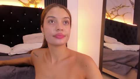 Snapshot of bellahot_387 chatting on June 2026 01:37:01 PM BELLA online show from June 2026 01:37:01 PM