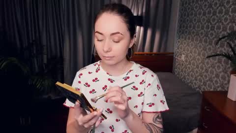 Snapshot of bellahux chatting on April 2026 08:06:01 AM Bella online show from April 2026 08:06:01 AM