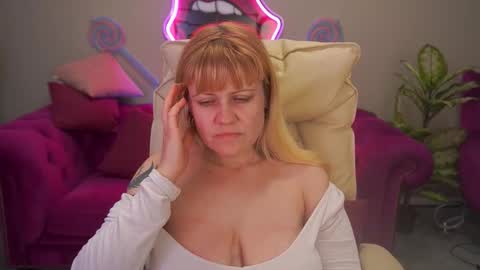 Snapshot of bellalapetit chatting on March 2026 03:28:01 AM Bella online show from March 2026 03:28:01 AM