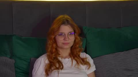 Snapshot of bellamarebelle chatting on September 2025 04:38:02 AM BellaMarebelle online show from September 2025 04:38:02 AM