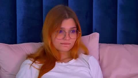 Snapshot of bellamarebelle chatting on October 2025 05:10:01 AM BellaMarebelle online show from October 2025 05:10:01 AM