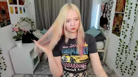 Snapshot of bellamontgomery chatting on January 2026 04:34:01 PM Bella online show from January 2026 04:34:01 PM