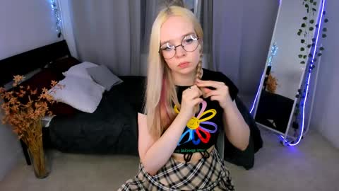 Snapshot of bellamontgomery chatting on March 2026 12:16:01 PM Bella online show from March 2026 12:16:01 PM