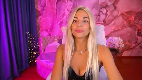 Bella online show from September 2025 08:31:02 PM