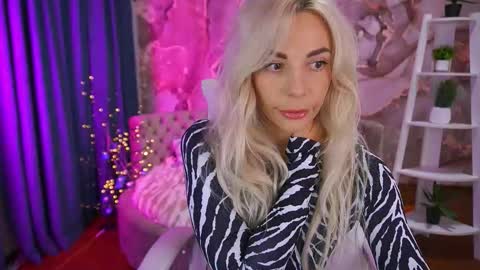 Bella online show from November 2025 01:57:02 PM