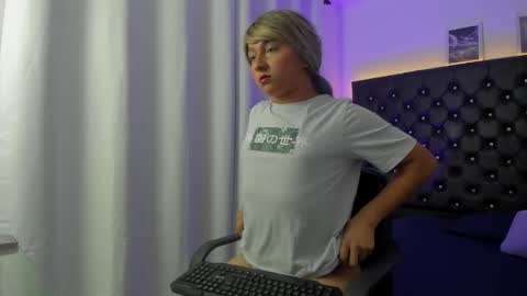 Snapshot of bellaroge chatting on March 2026 05:00:02 AM bellaroge online show from March 2026 05:00:02 AM