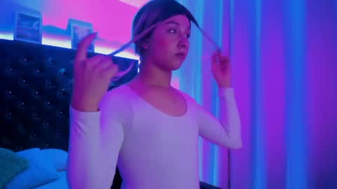 Snapshot of bellaroge chatting on April 2026 05:43:01 AM bellaroge online show from April 2026 05:43:01 AM