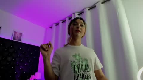 Snapshot of bellaroge chatting on April 2026 04:19:01 AM bellaroge online show from April 2026 04:19:01 AM