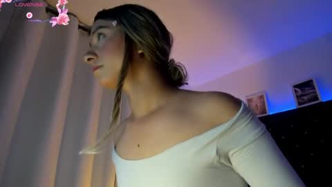 Snapshot of bellaroge chatting on April 2026 05:27:02 AM bellaroge online show from April 2026 05:27:02 AM