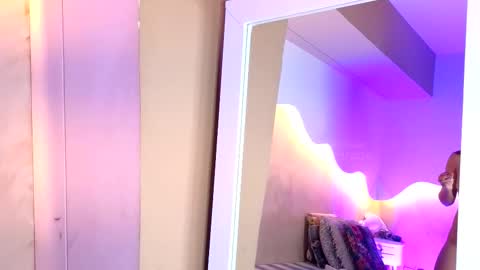 Snapshot of bellarooux chatting on March 2026 12:10:02 PM bellarooux online show from March 2026 12:10:02 PM