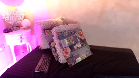 Snapshot of bellarooux chatting on April 2026 12:16:02 PM bellarooux online show from April 2026 12:16:02 PM