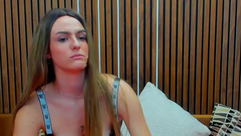 BellaSkyex online show from October 2025 11:00:02 AM