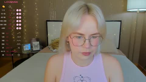 Snapshot of bellatip chatting on November 2025 12:45:02 AM Bella online show from November 2025 12:45:02 AM