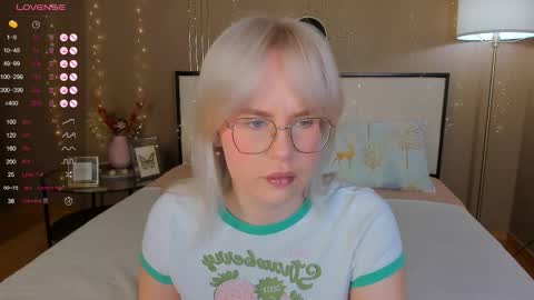 Snapshot of bellatip chatting on November 2025 12:54:02 AM Bella online show from November 2025 12:54:02 AM