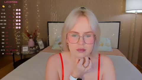 Snapshot of bellatip chatting on December 2025 12:52:02 AM Bella online show from December 2025 12:52:02 AM