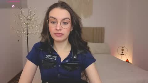 Snapshot of bellavibee chatting on May 2026 01:07:01 PM Bella online show from May 2026 01:07:01 PM