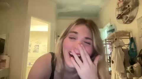 Snapshot of bellaxrxx chatting on March 2026 07:12:02 AM Bella 3 online show from March 2026 07:12:02 AM