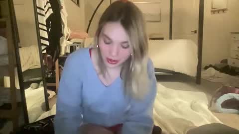 Snapshot of bellaxrxx chatting on March 2026 04:52:02 AM Bella 3 online show from March 2026 04:52:02 AM