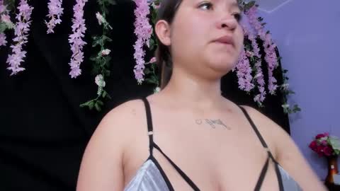 Snapshot of bellaxxx_69 chatting on April 2026 07:30:02 PM Bella online show from April 2026 07:30:02 PM