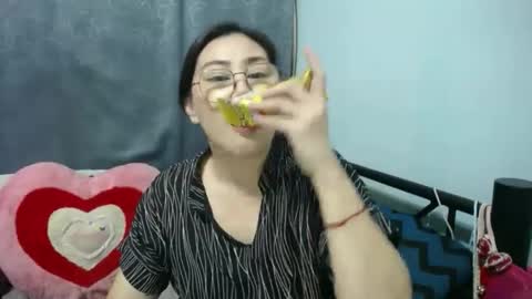 Snapshot of bellbabe chatting on April 2026 09:45:01 AM Bella online show from April 2026 09:45:01 AM