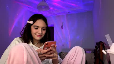 Snapshot of bellberglund chatting on April 2026 01:20:01 PM Nicole online show from April 2026 01:20:01 PM