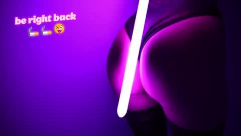 Snapshot of bellezza_ chatting on December 2024 09:35:01 AM Your Annabelle Wolf online show from December 2024 09:35:01 AM