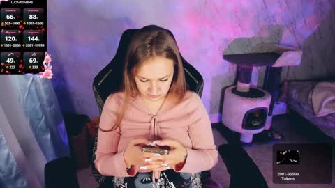 Snapshot of bellezza_ chatting on December 2024 01:35:02 PM Your Annabelle Wolf online show from December 2024 01:35:02 PM