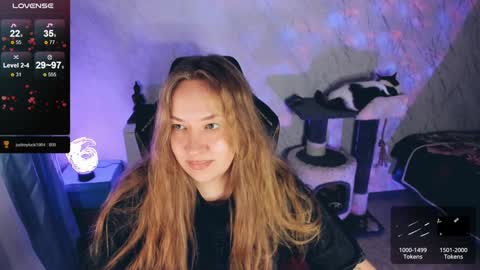 Snapshot of bellezza_ chatting on December 2024 03:04:02 PM Your Annabelle Wolf online show from December 2024 03:04:02 PM