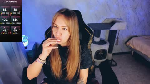 Snapshot of bellezza_ chatting on January 2025 12:35:01 PM Your Annabelle Wolf online show from January 2025 12:35:01 PM