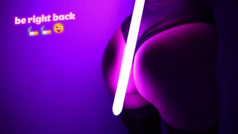 Snapshot of bellezza_ chatting on January 2025 02:26:01 PM Your Annabelle Wolf online show from January 2025 02:26:01 PM