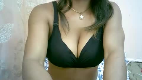 Snapshot of bellibellah chatting on April 2026 07:12:02 AM BelliBellah online show from April 2026 07:12:02 AM