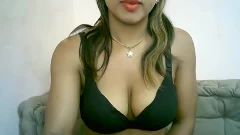 Snapshot of bellibellah chatting on May 2026 11:28:02 AM BelliBellah online show from May 2026 11:28:02 AM