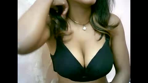 Snapshot of bellibellah chatting on May 2026 06:30:02 AM BelliBellah online show from May 2026 06:30:02 AM