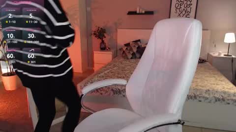 Snapshot of bellla_haddid chatting on October 2025 01:06:02 AM Bella online show from October 2025 01:06:02 AM