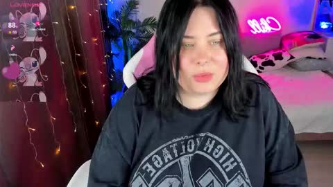 LinaBoo online show from November 2025 02:28:02 PM