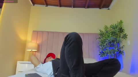 BENJAMIN online show from February 2025 01:13:02 AM