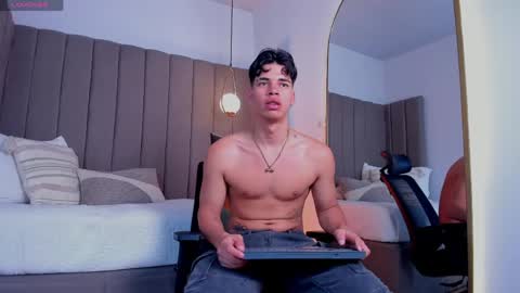 Snapshot of benjamin_more chatting on May 2026 04:19:01 AM BENJAMIN online show from May 2026 04:19:01 AM