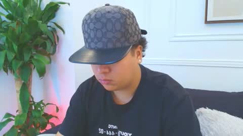 Snapshot of bennett_alejoo chatting on January 2026 06:22:02 PM bennett_alejoo online show from January 2026 06:22:02 PM