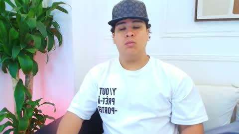 Snapshot of bennett_alejoo chatting on January 2026 06:31:02 PM bennett_alejoo online show from January 2026 06:31:02 PM