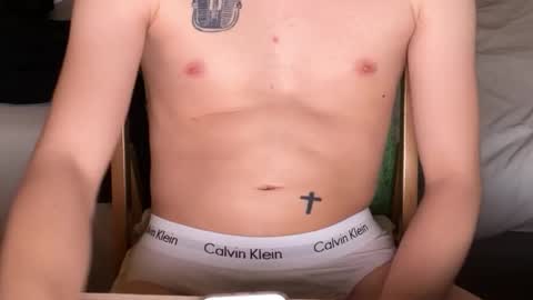 Snapshot of benniebenz chatting on April 2026 01:04:01 AM Bennie online show from April 2026 01:04:01 AM