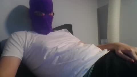 Snapshot of bennybueno chatting on April 2026 03:37:01 AM bennybueno online show from April 2026 03:37:01 AM