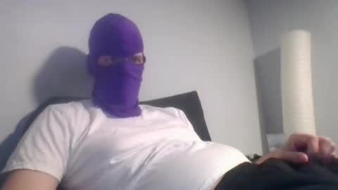 Snapshot of bennybueno chatting on April 2026 03:11:02 AM bennybueno online show from April 2026 03:11:02 AM