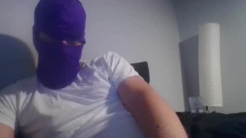 Snapshot of bennybueno chatting on April 2026 04:01:01 AM bennybueno online show from April 2026 04:01:01 AM