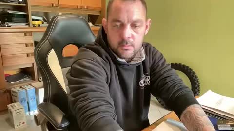 Snapshot of benochau chatting on March 2026 02:51:01 PM benochau online show from March 2026 02:51:01 PM