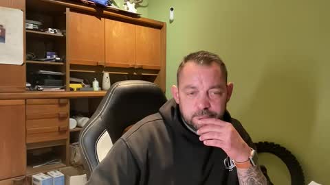 Snapshot of benochau chatting on April 2026 03:48:01 AM benochau online show from April 2026 03:48:01 AM