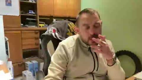 Snapshot of benochau chatting on April 2026 02:10:01 AM benochau online show from April 2026 02:10:01 AM